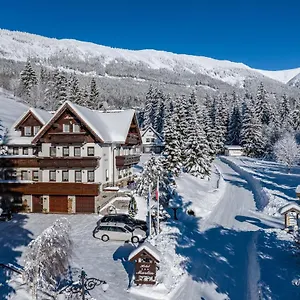 Martin & Kristyna Hotel